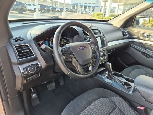Used 2017 Ford Explorer XLT w/ Equipment Group 201A FWD image 10