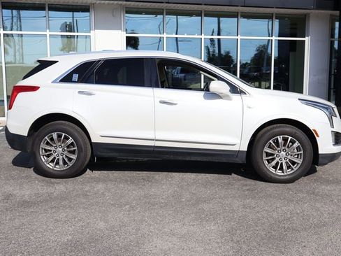 Used 2017 Cadillac XT5 Luxury w/ Driver Awareness Package FWD image 9