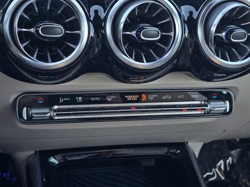 Used 2025 Mercedes-Benz GLB 250 4MATIC image 28