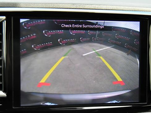 Used 2023 Chrysler Pacifica Touring-L FWD image 19