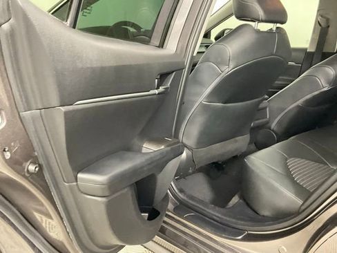 Used 2022 Toyota Camry SE FWD image 12