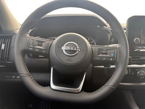 New 2025 Nissan Pathfinder SV image 12