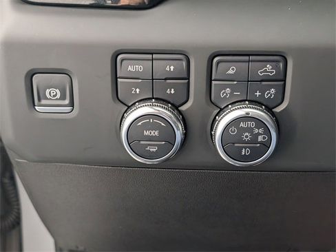 Certified 2025 GMC Sierra 2500 AT4 w/ AT4 Premium Plus Package image 16