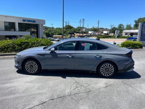 Certified 2025 Hyundai Sonata Limited FWD image 8