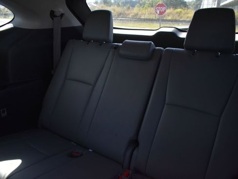 Used 2023 Toyota Highlander L image 15