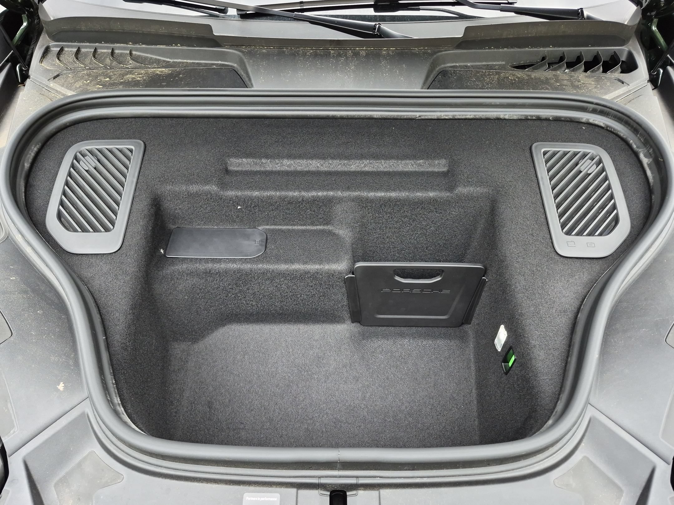 Certified 2026 Porsche Macan 4 Electric AWD/4WD image 28