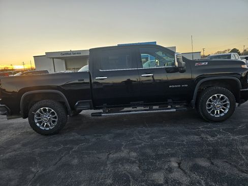 Used 2024 Chevrolet Silverado 2500 LTZ w/ LTZ Plus Package image 2