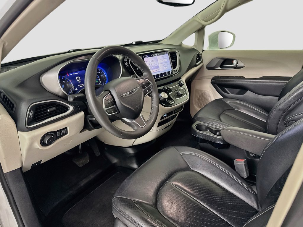 Used 2022 Chrysler Pacifica Touring-L FWD image 10