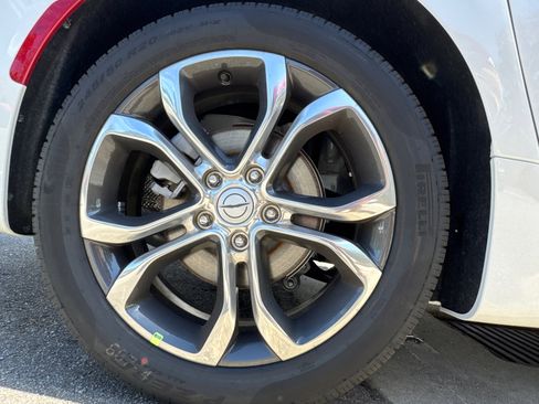 New 2026 Chrysler Pacifica Pinnacle FWD image 21