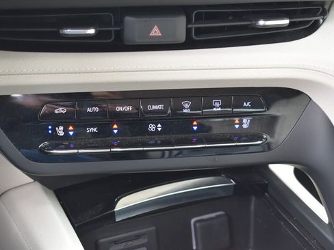 Used 2023 Buick Envision Avenir AWD/4WD image 13