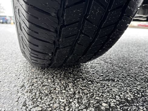 Used 2024 Nissan Titan SV w/ SV Convenience Package image 13