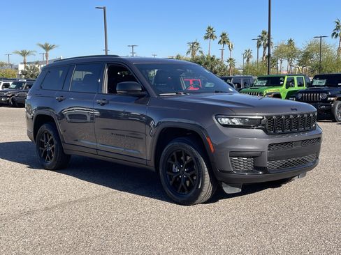 Certified 2024 Jeep Grand Cherokee L Laredo image 7