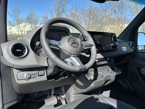 New 2026 Mercedes-Benz Sprinter 2500 image 14