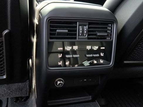 Used 2024 Porsche Cayenne Coupe AWD/4WD image 15