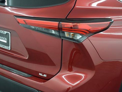 Certified 2023 Toyota Highlander XLE image 18