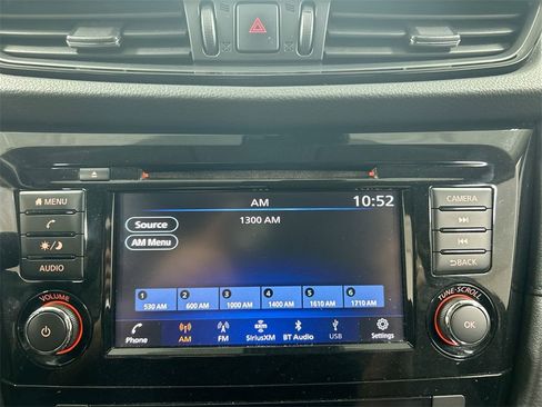 Used 2019 Nissan Rogue SV image 14