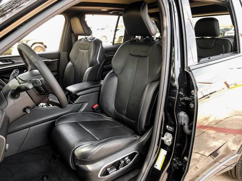 Used 2023 Jeep Grand Cherokee Overland w/ Luxury Tech Group IV image 8