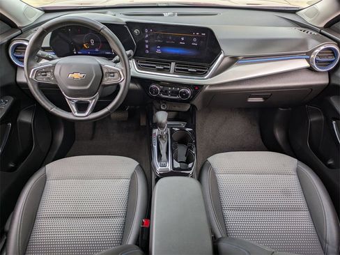 Used 2025 Chevrolet Trax LT w/ LT Convenience Package image 25