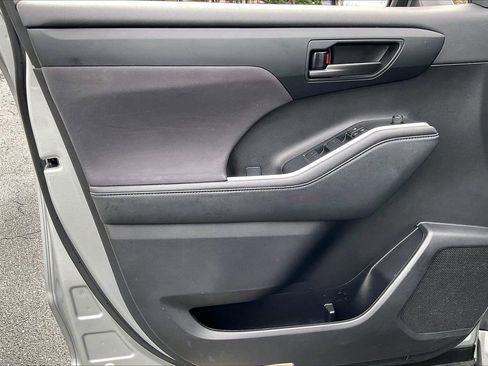 Used 2023 Toyota Highlander L image 26