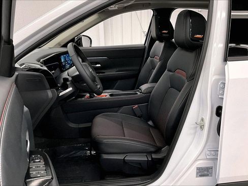 New 2026 Nissan Kicks SR w/ SR Premium Package AWD/4WD image 10