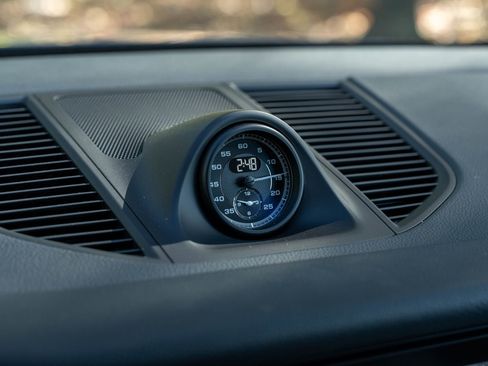 Certified 2025 Porsche Macan image 28