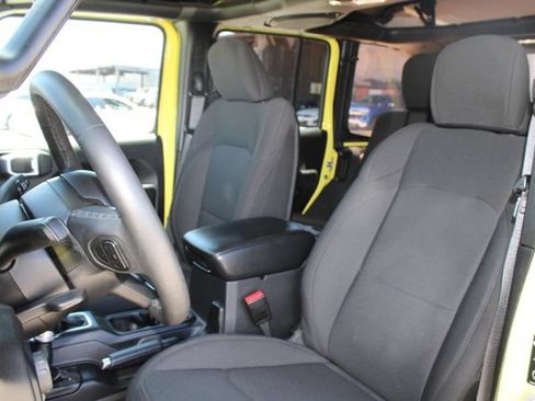 Used 2023 Jeep Wrangler Unlimited w/ Cold Weather Group AWD/4WD image 30