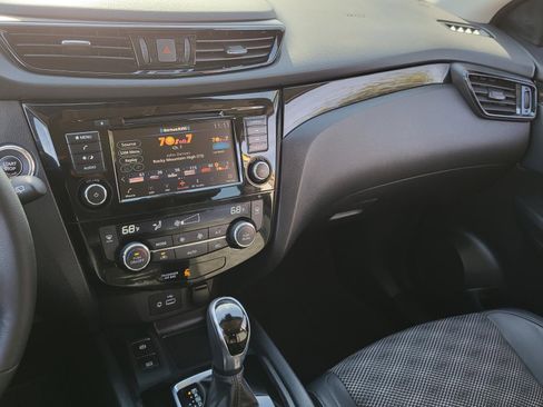 Certified 2022 Nissan Rogue Sport SV w/ Technology Package image 3