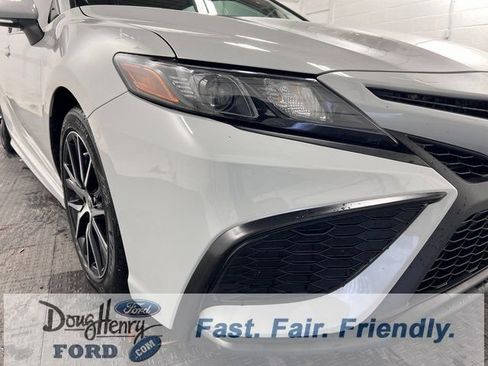 Used 2022 Toyota Camry SE w/ Convenience Package image 8