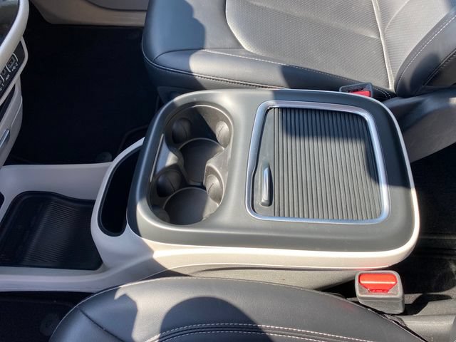Used 2024 Chrysler Pacifica Touring-L FWD image 13