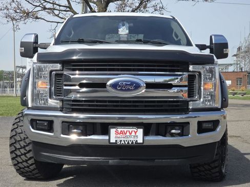 Used 2017 Ford F250 XLT w/ XLT Premium Package AWD/4WD image 8