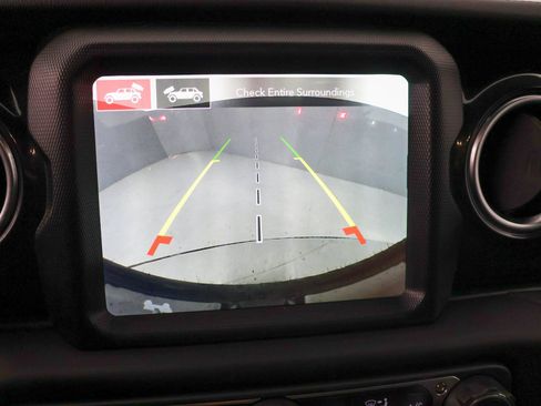Used 2023 Jeep Wrangler Unlimited Sahara AWD/4WD image 9