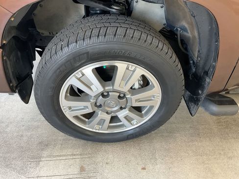 Used 2016 Toyota Tundra Platinum image 10