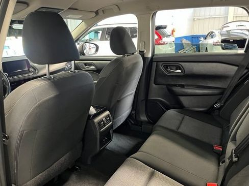 Used 2024 Nissan Rogue SV FWD image 17