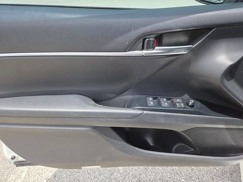 Used 2018 Toyota Camry SE FWD image 29