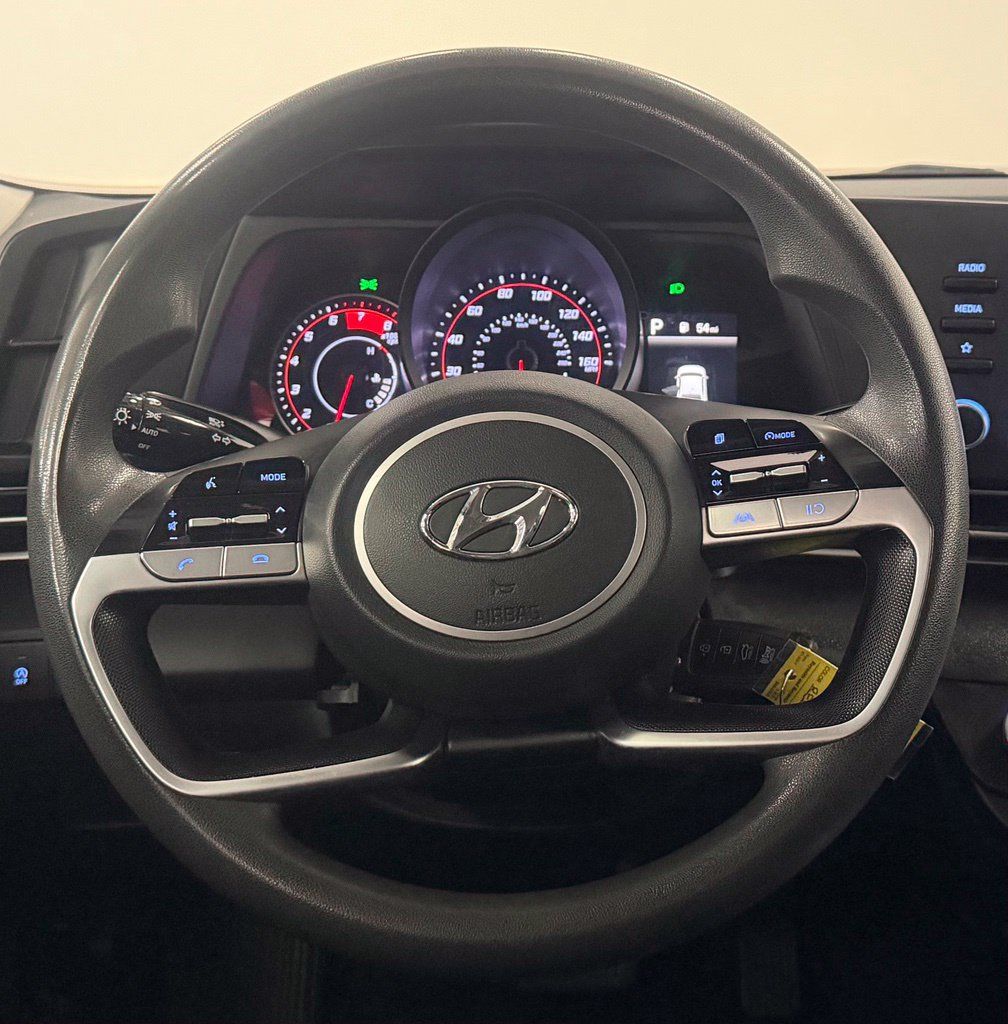 Used 2021 Hyundai Elantra SE FWD image 16