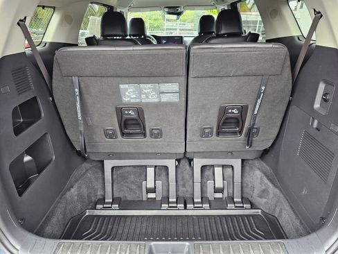 Used 2024 Kia Carnival EX FWD image 15