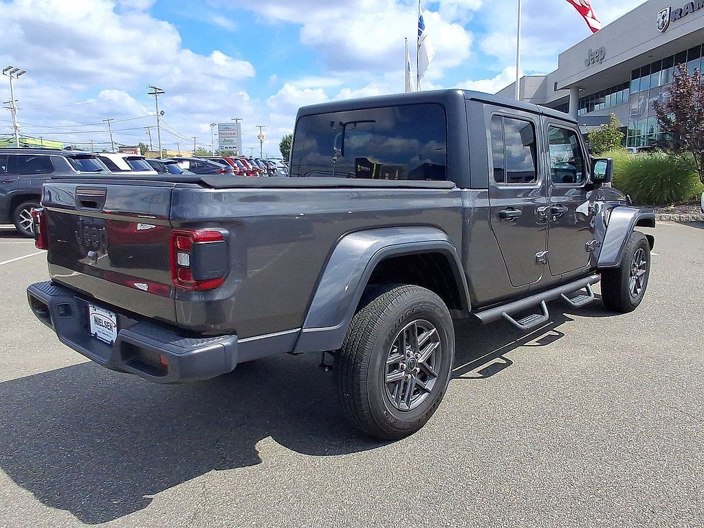Used 2025 Jeep Gladiator Sport AWD/4WD image 8