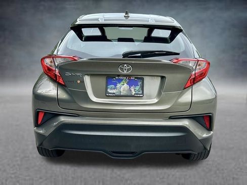 Used 2021 Toyota C-HR XLE FWD image 6
