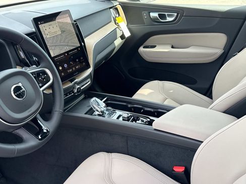 New 2026 Volvo XC60 B5 Plus w/ Climate Package image 21