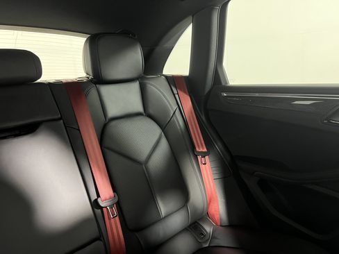 Certified 2022 Porsche Macan S AWD/4WD image 17