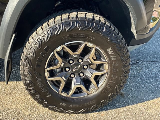Used 2026 Chevrolet Colorado ZR2 w/ Technology Package AWD/4WD image 16