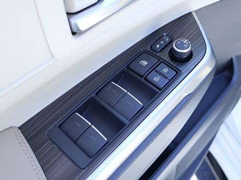 Certified 2021 Toyota Sienna Limited FWD image 10