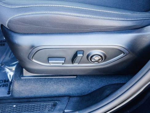 Certified 2025 Jeep Grand Cherokee Laredo X image 23