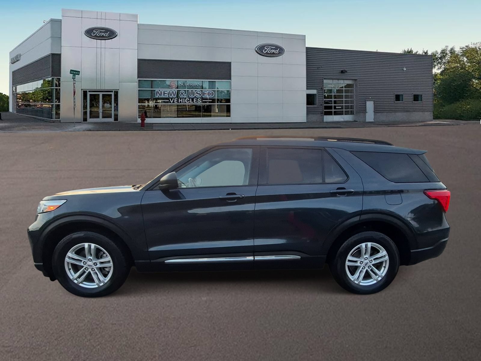 Used 2023 Ford Explorer XLT w/ Equipment Group 202A AWD/4WD image 6