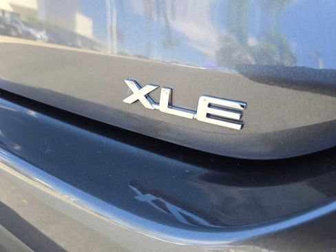 Used 2025 Toyota Highlander XLE FWD image 13