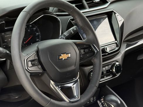 Used 2023 Chevrolet TrailBlazer ACTIV w/ Sun and Liftgate Package FWD image 9