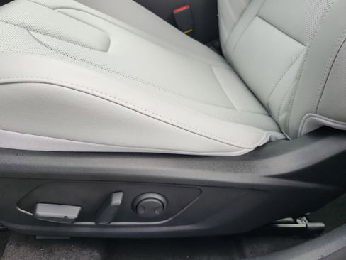 New 2026 Hyundai Elantra Limited FWD image 13