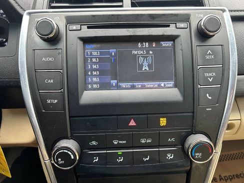 Used 2016 Toyota Camry LE FWD image 18