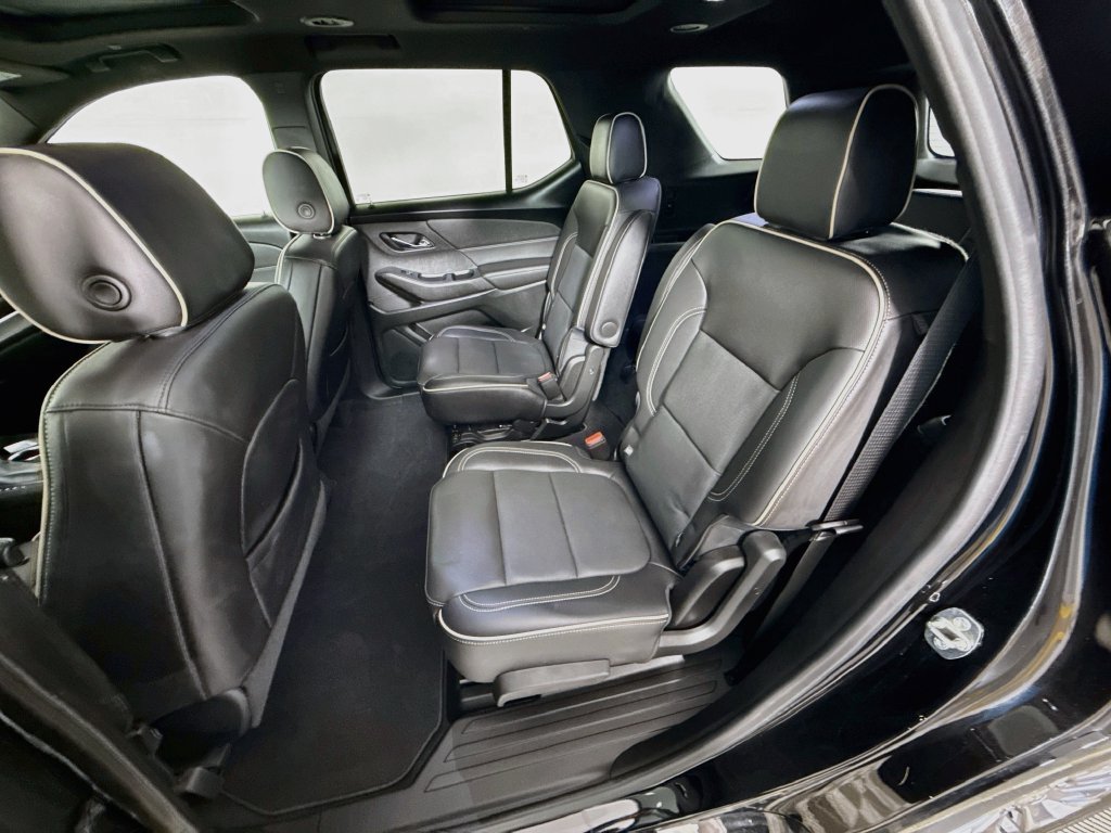 Used 2022 Chevrolet Traverse Premier w/ LPO, Cargo Package FWD image 26