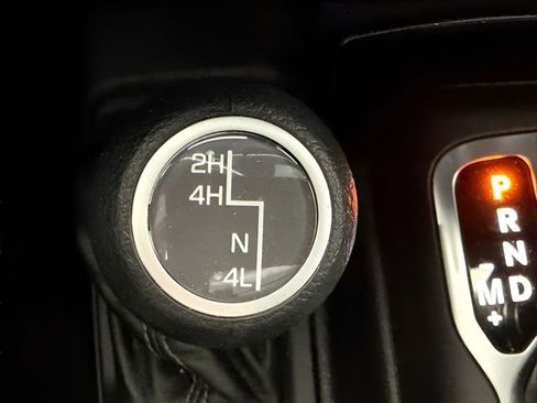 Used 2025 Jeep Wrangler Sport AWD/4WD image 28